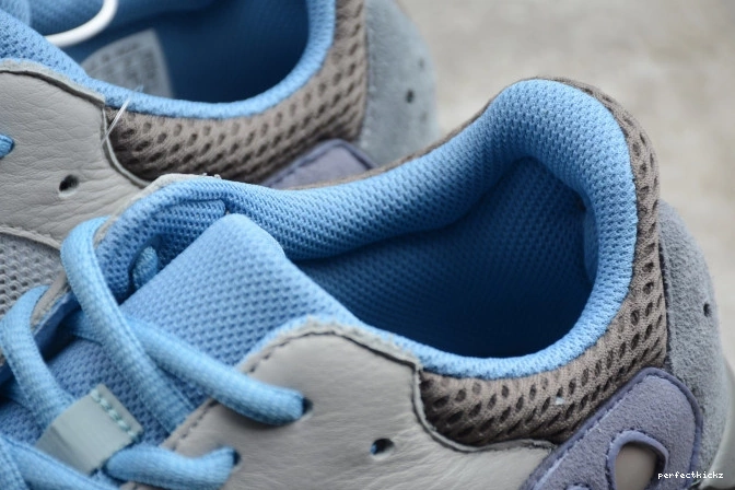 FW2498 Adidas 700 Boost Yeezy Blue Carbon 0809